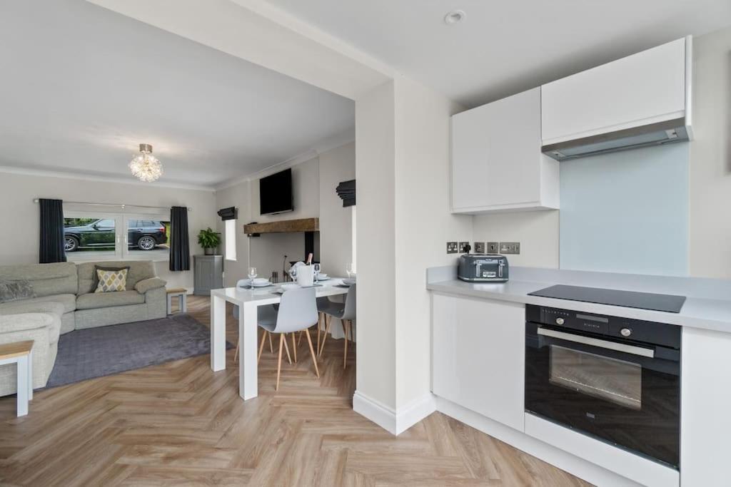 White Cottage Stunning Contemporary 2 Bedroom 2 Ensuite Annex With Hot Tub Plymouth Kültér fotó